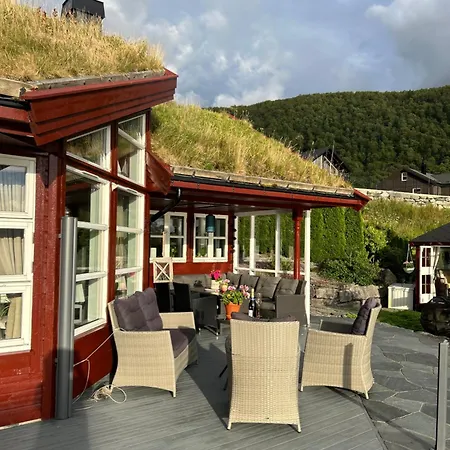 Pa Neset Holiday home *